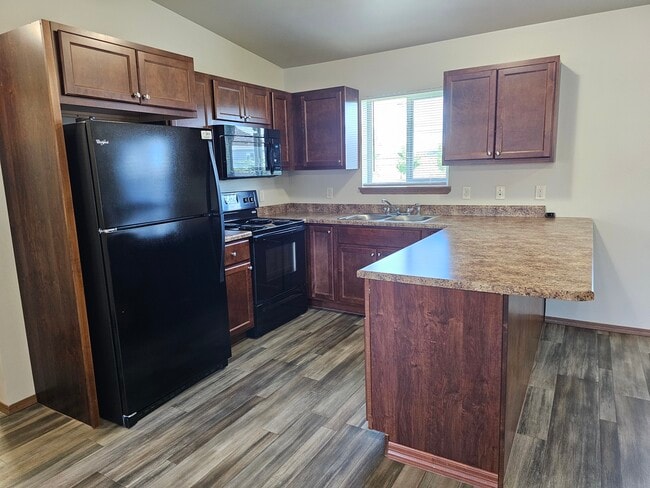 Kitchen - Patio/Den Layout - Diamond Field Townhomes