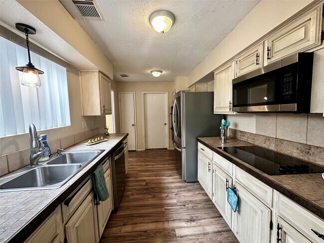 Foto del edificio - 22227 Deville Dr