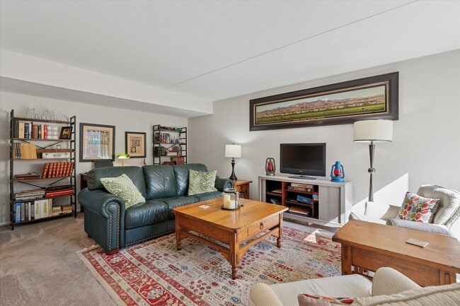 Building Photo - Beautiful 2-Bedroom, 2.5-Bath Townhome in ...