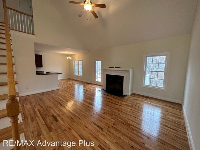 Foto del edificio - 4 br, 2.5 bath House - 102 Lake Pointe Court