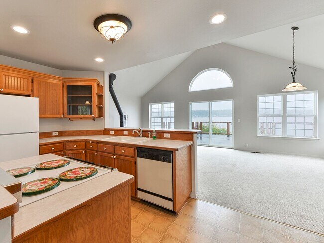 Foto del edificio - Port Orchard water front property - Remode...