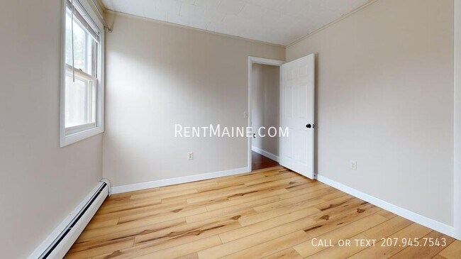 Foto del edificio - 198 Main Rd N