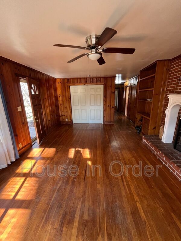 Foto del edificio - 436 Rowland Rd.