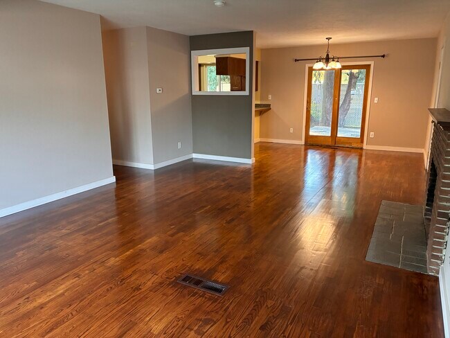 Sala de estar/comedor - 484 N Kentucky Ave