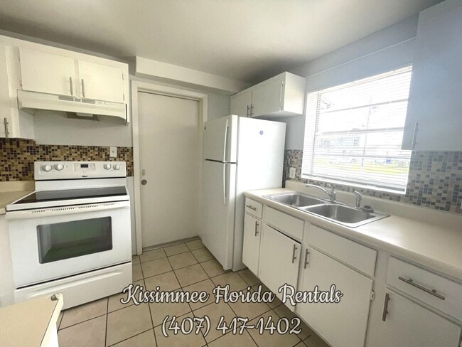 Building Photo - 801 Lucaya Dr