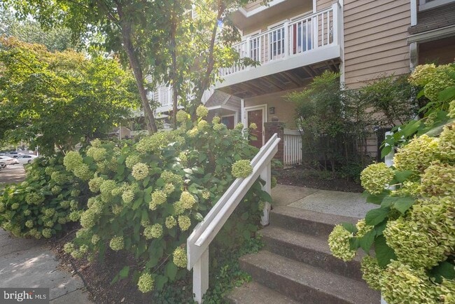 Building Photo - 5705 Chapman Mill Dr
