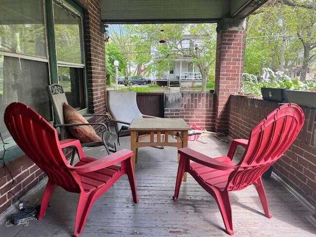 Foto del edificio - Historic 4-Bedroom Home - Close to UIUC Campus