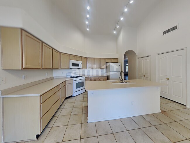 Foto del edificio - 13381 W Wilshire Dr