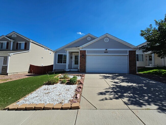 Building Photo - 3 Bed 3 Bath House in 80923!!