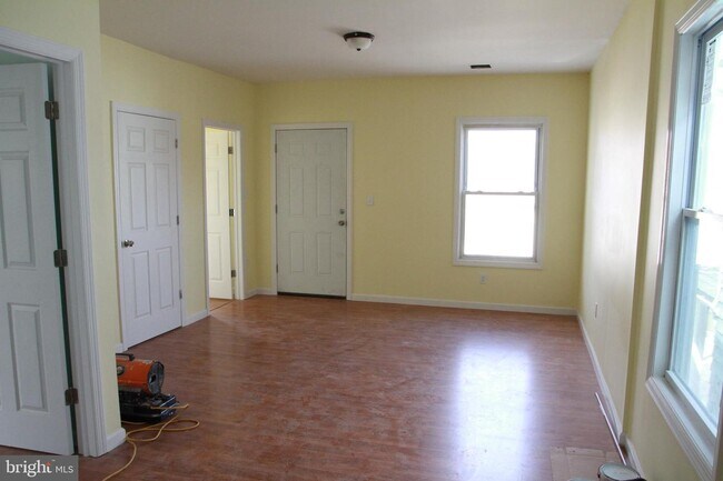 Building Photo - 628 Lincoln Ave