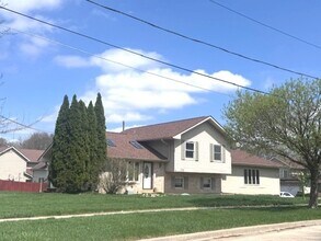 Building Photo - 396 Ridgeland Ave