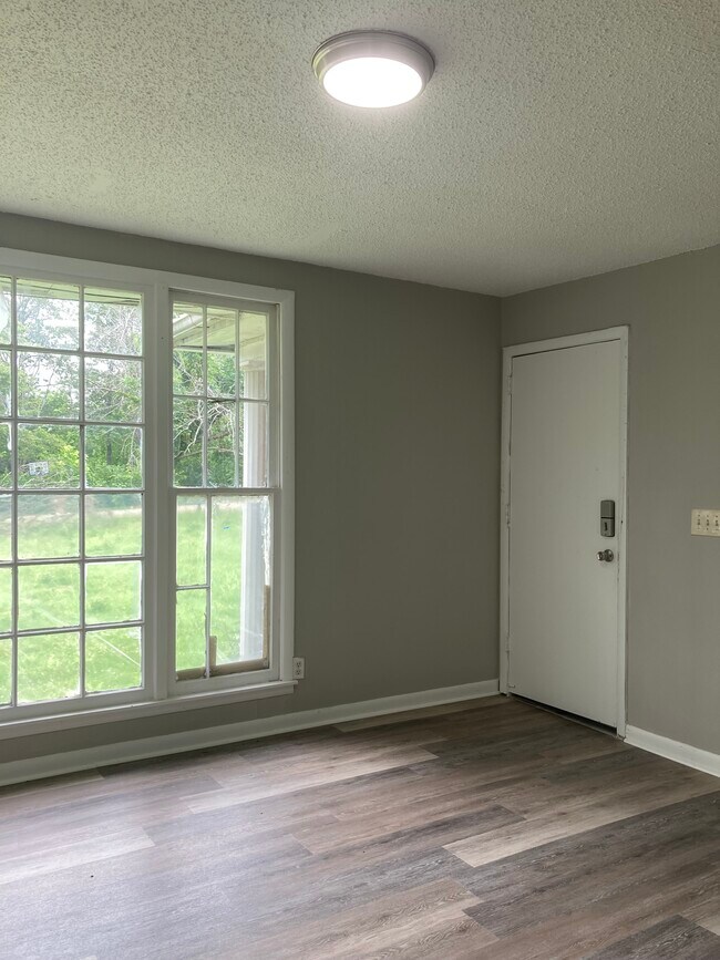 Foto del edificio - Duplex Home on 1 acres lot - Peacefule, Quiet, Safe Neighborhood