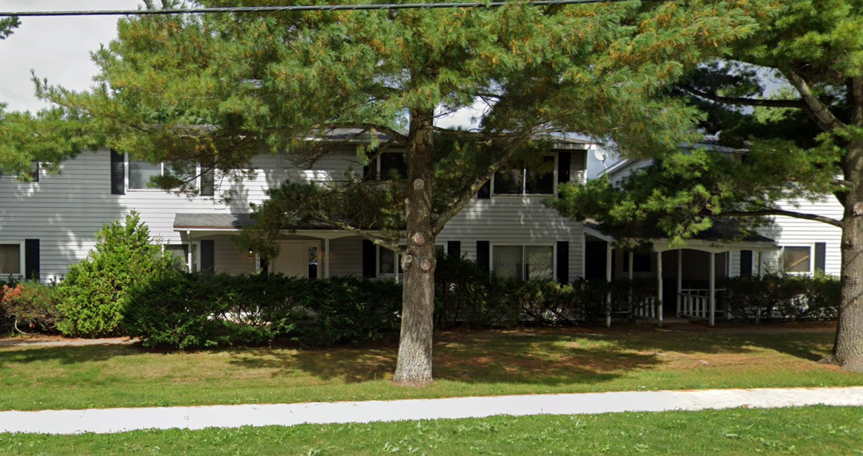 Foto principal - 2400 E 6th St