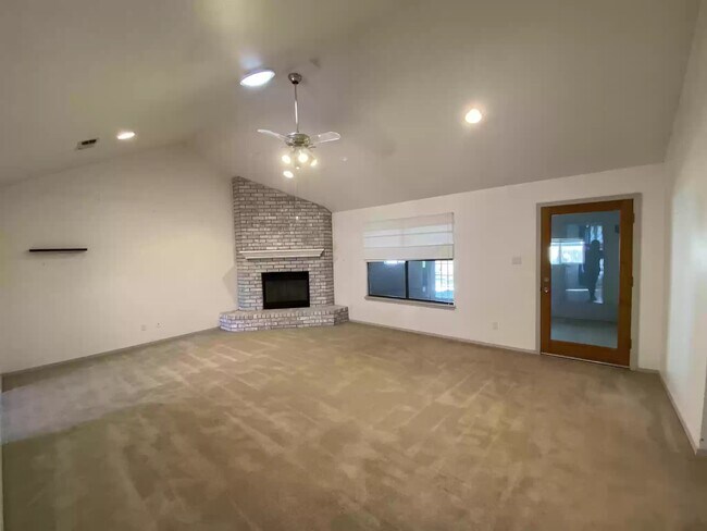 Building Photo - 3201 Dow Dr