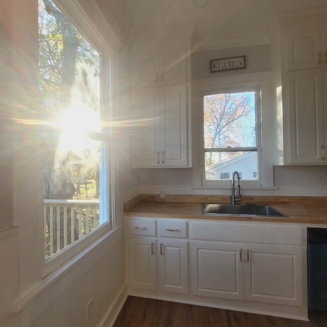 Foto del edificio - 343 Adelle St