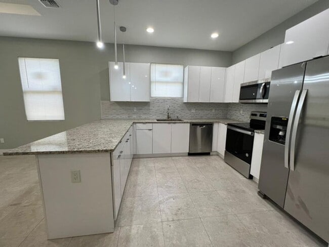 Photo - 227 N E St House