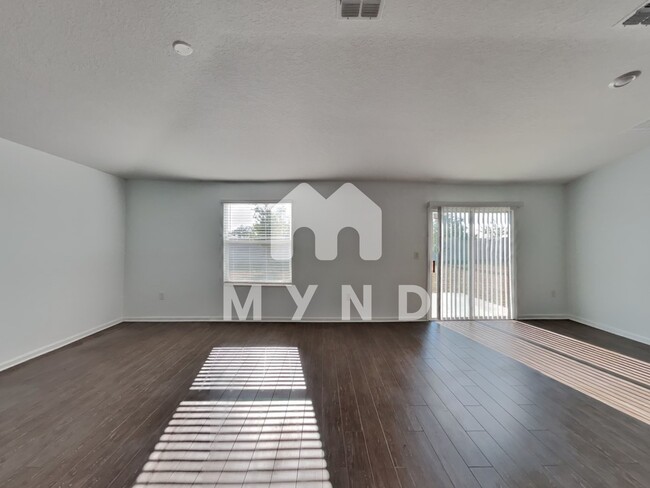 Foto del edificio - 1050 Caitlin Loop