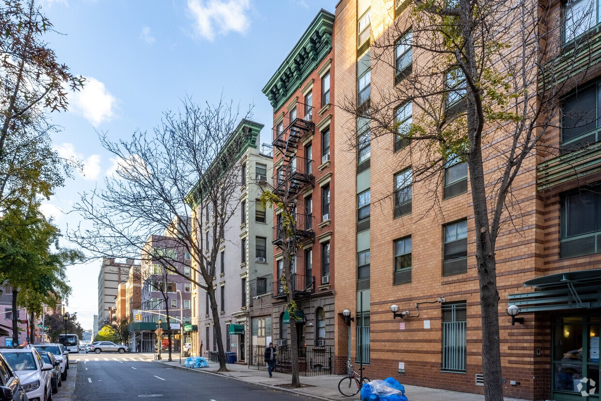 Primary Photo - 465 W 46th St
