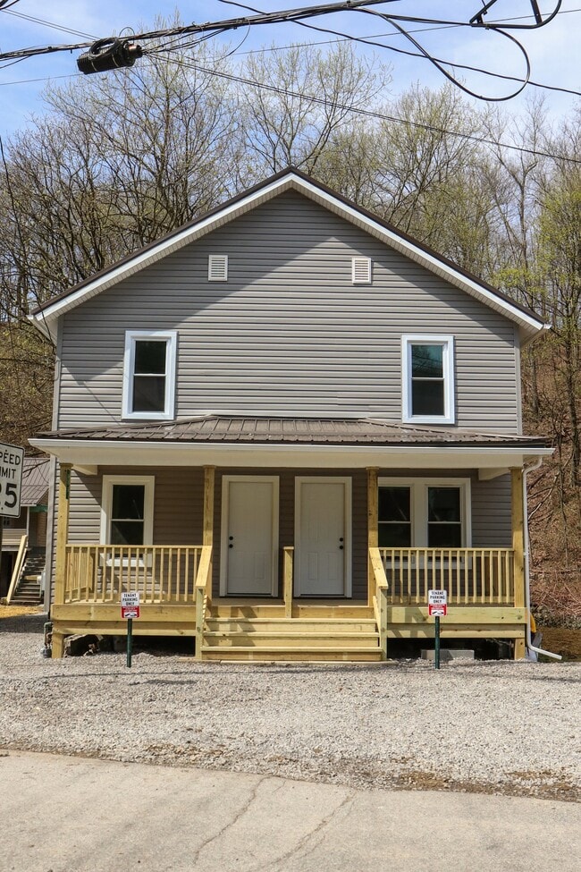 Building Photo - 489 Evergreen Rd