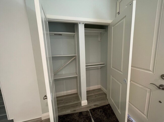 Foto del edificio - 7431 Warren Cir