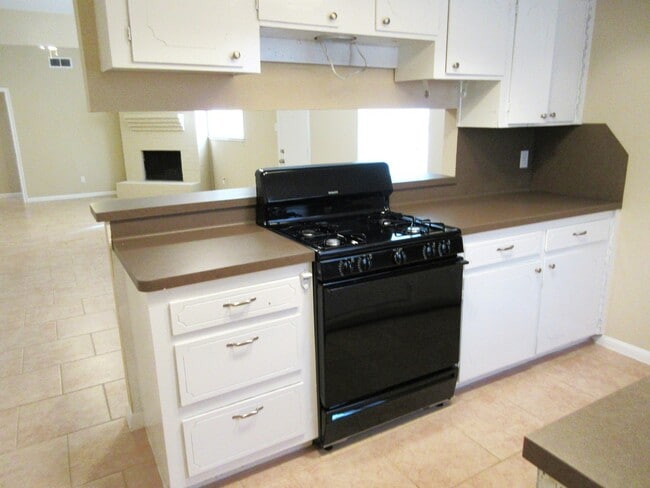 Building Photo - 714 Cherry Valley Dr