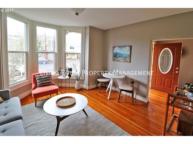 Building Photo - Victorian Charmer with Private Backyard an...
