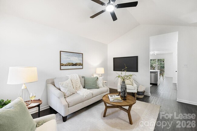 Building Photo - 913 Tennyson Dr