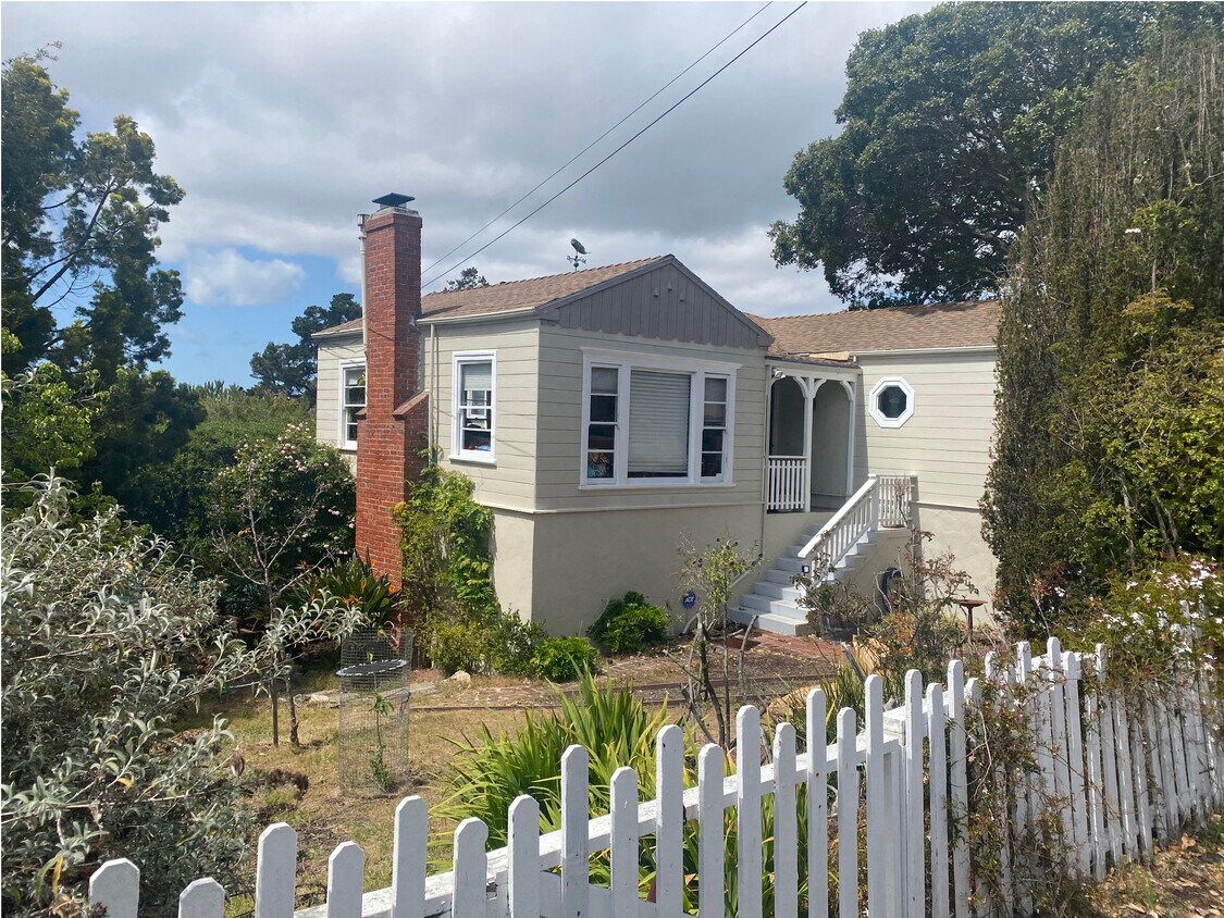 2317 Carquinez Ave Unit Lower, El Cerrito, CA 94530 Apartments in El