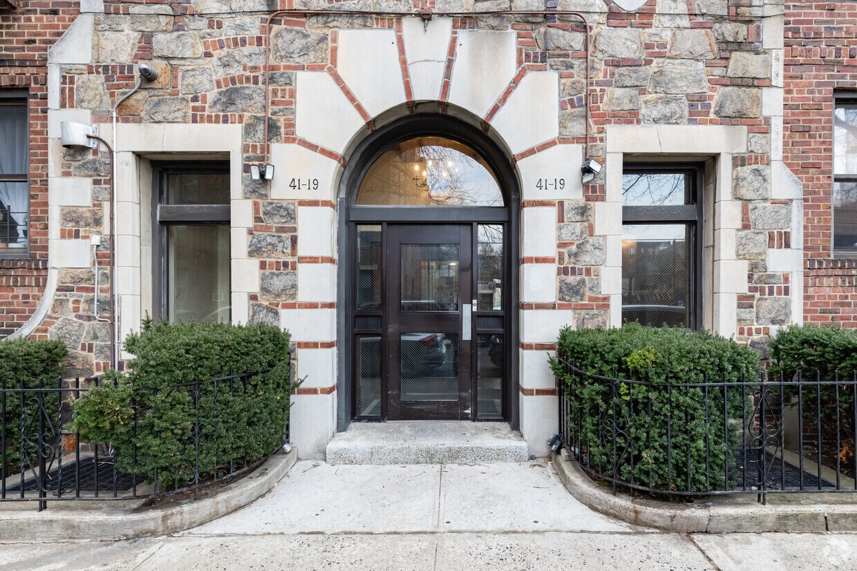 Entrance - 4119 41st St