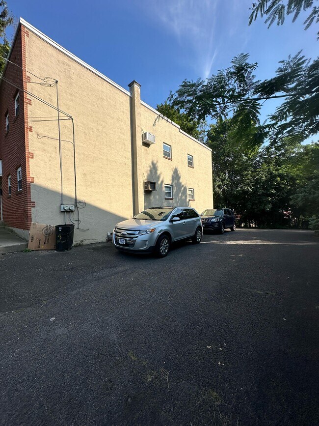 Foto del edificio - 424 Paxson Ave