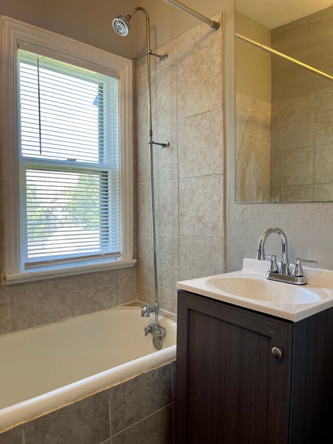 Foto del edificio - 1021 Hudson Rd