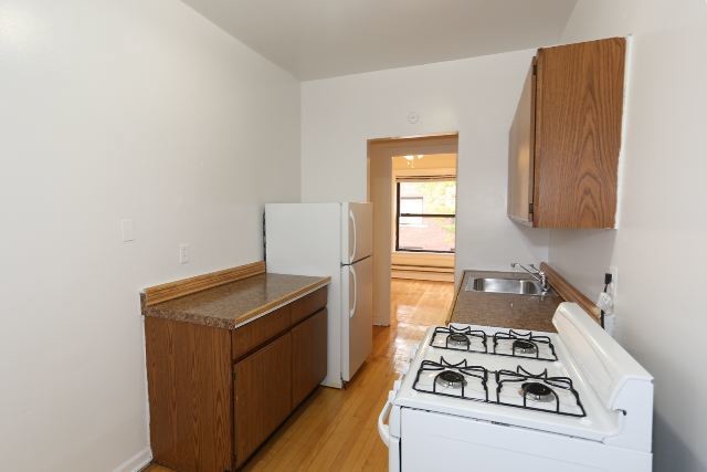 Building Photo - 814 W Waveland Ave