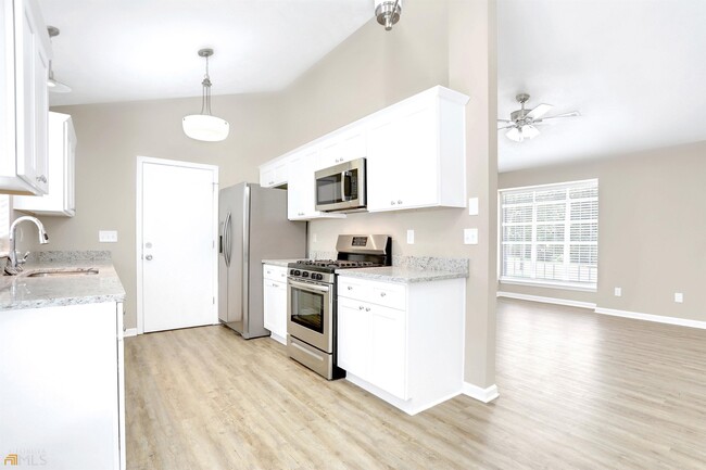 Building Photo - 2031 Dodson Dr SW