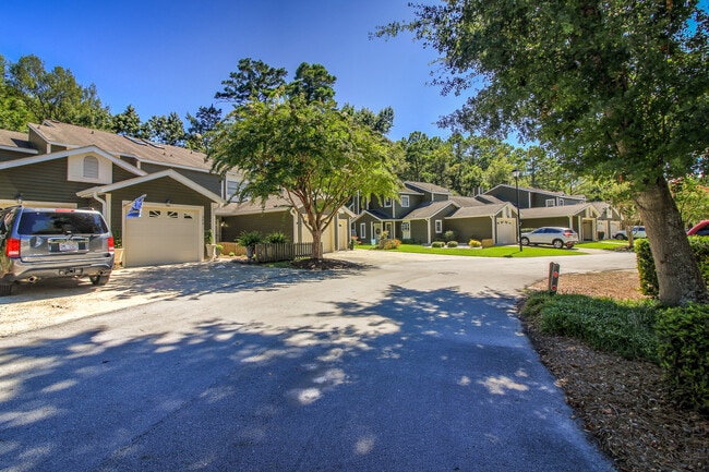 Building Photo - 303 Cedarwood Village