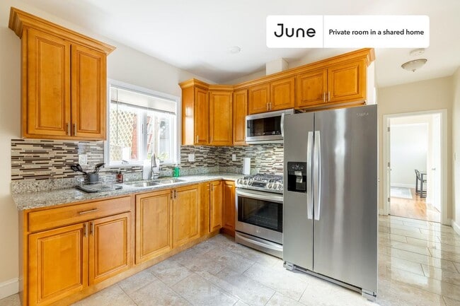 Building Photo - Room in Shared 4 bed/1 bath home