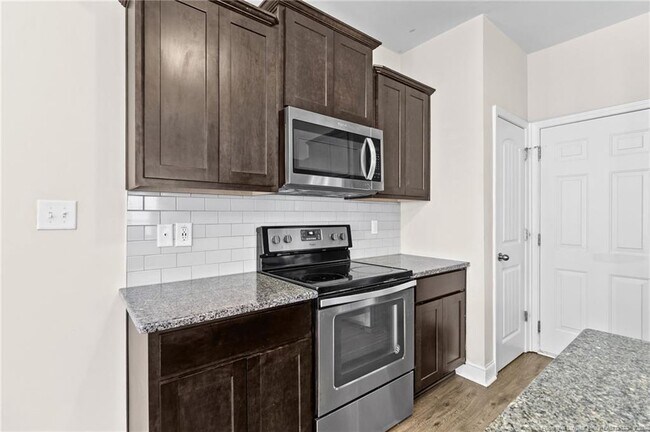 Building Photo - 181 Brentmoor Dr