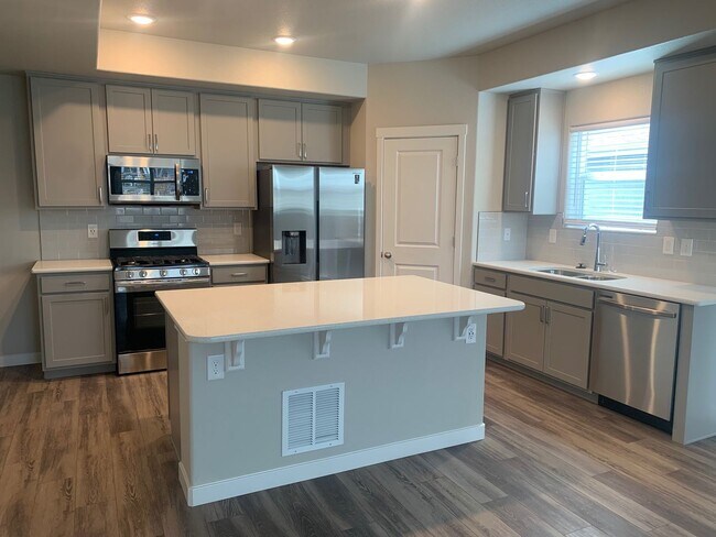 Building Photo - NEWER CONSTRUCTION 4 BEDROOM HOME LOCATED in the NOOK at Shilo Ranch