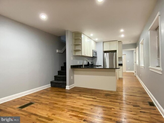 Building Photo - 1728 Mt Vernon St
