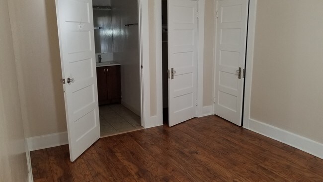 bedroom - 332 N Ave 57