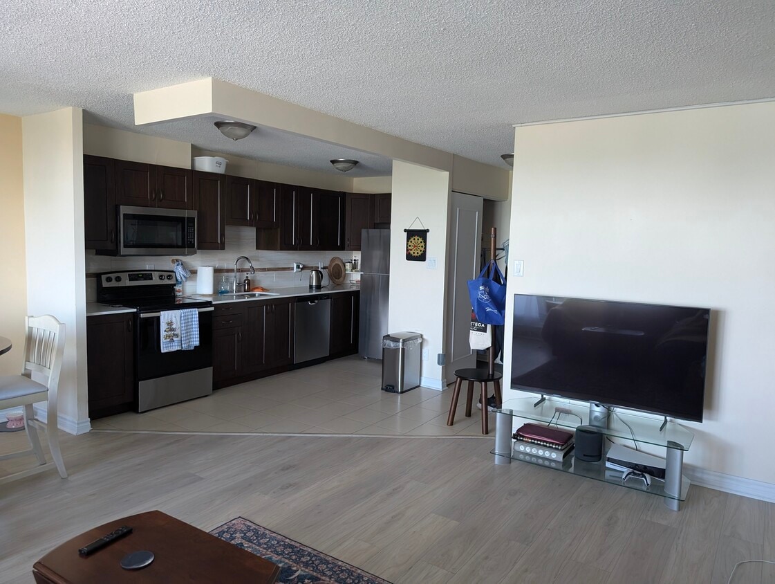 Primary Photo - 1785 Frobisher Ln