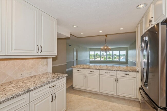 Building Photo - 5100 Bayview Dr
