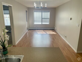 Building Photo - 105 Ambleside Dr SW
