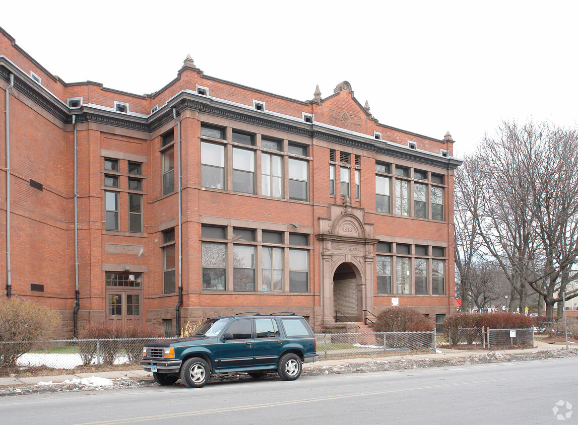 Building Photo - M.D. Fox Manor