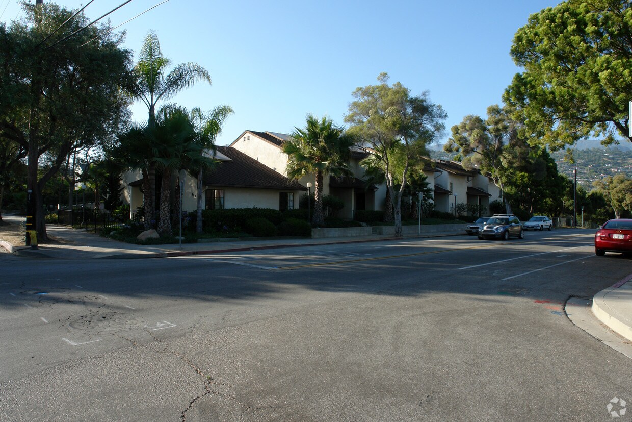 Primary Photo - Olive Townhouses