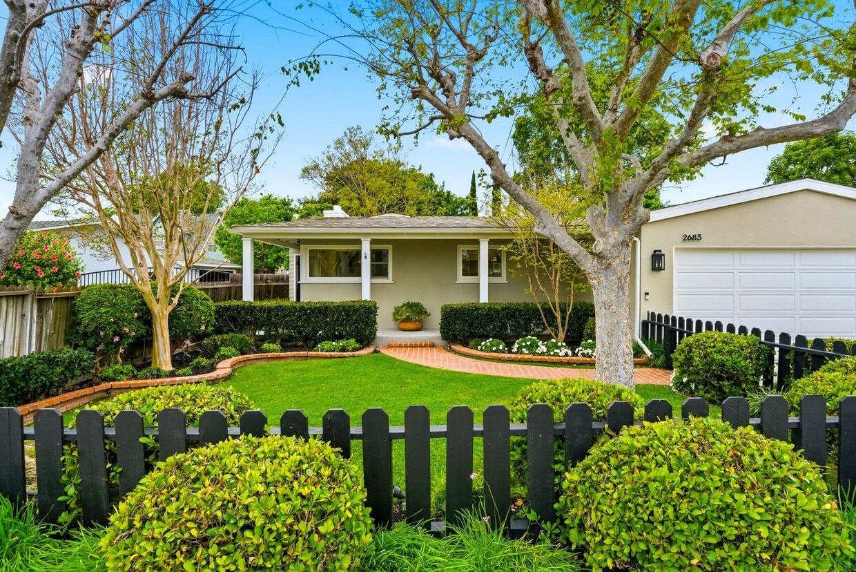 Charming Remodeled Costa Mesa Home Near Back Bay & 17th Street – Designer Kitchen & Lush Outdoor ... - Charming Remodeled Costa Mesa Home Near Back Bay & 17th Street – Designer Kitchen & Lush Outdoor ...