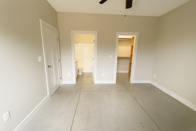 Building Photo - 8182/84 E 34th Ct S