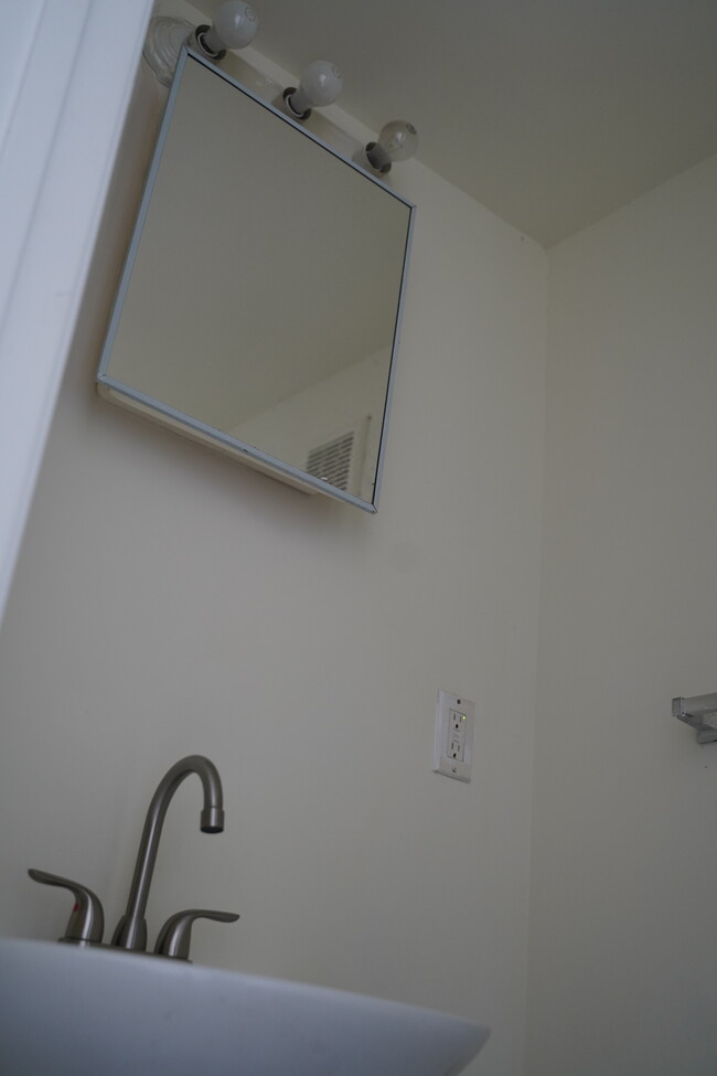 Down bathroom - 1028 Halifax St