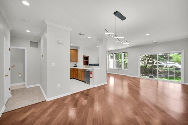 Building Photo - 104 Pebble Brook Dr