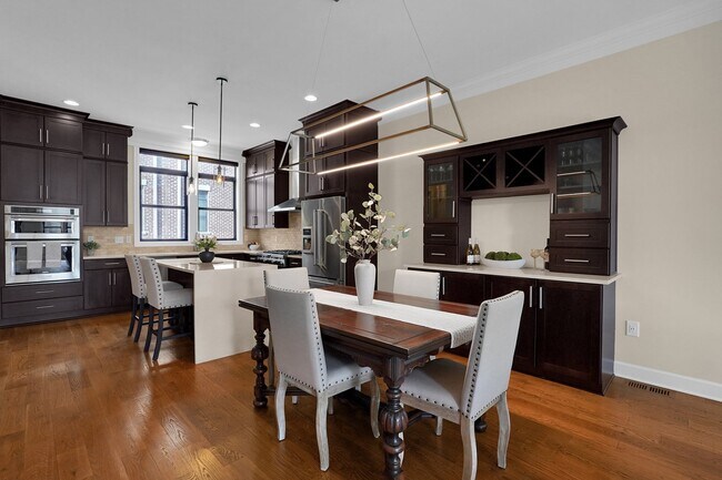 Foto del edificio - 1061 Harrison Park Pl