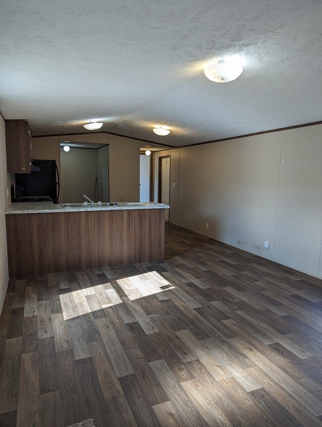 Building Photo - 1401 Transmitter Rd